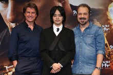 左から池松壮亮、トム・クルーズ、エドワード・ズウィック。