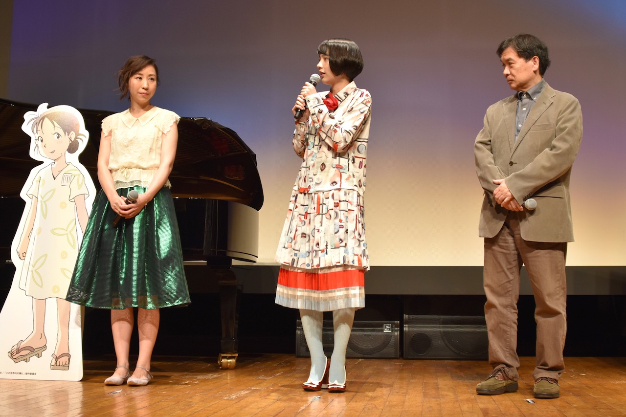 左からコトリンゴ、のん、片渕須直監督。