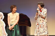 左からコトリンゴ、のん。