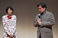 左からのん、片渕須直監督。