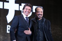 左からトム・クルーズ、エドワード・ズウィック。