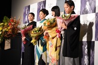 「古都」完成披露舞台挨拶の様子。