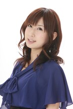 村坂あずさ役の高森奈津美。