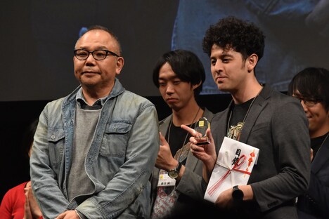 左から犬童一心、ヤング ポール。