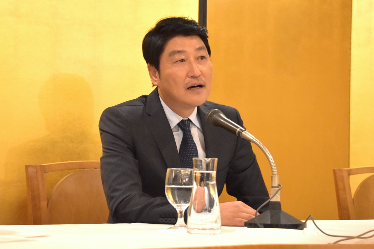 ソン・ガンホ来日、「世界のどこに出しても恥ずかしくない俳優」と褒められ大照れ