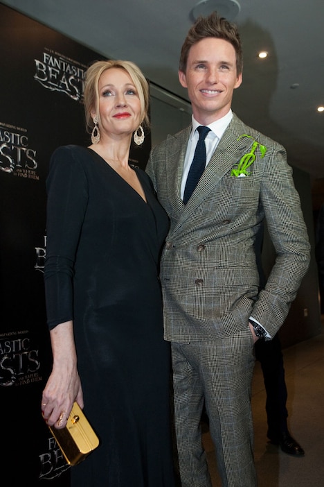 左からJ・K・ローリング、エディ・レッドメイン。