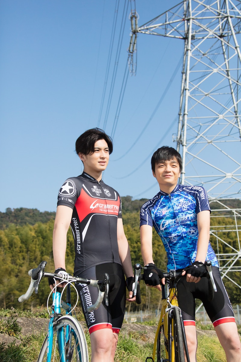 「神さまの轍 -checkpoint of the life-」撮影現場の様子。左から荒井敦史、岡山天音。