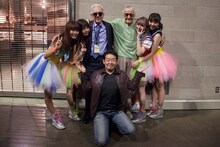 上段左から吉井香奈恵、村田寛奈、トレヴァー・ホーン、スタン・リー、佐武宇綺、西脇彩華。下段は長濵博史。(c)POW! Entertainment