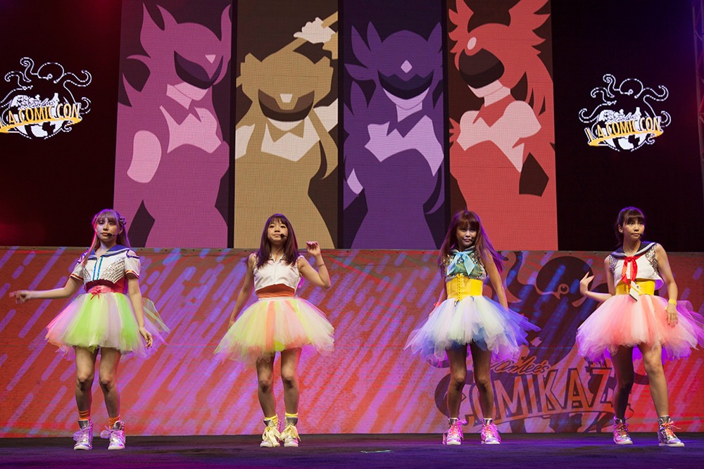 左から佐武宇綺、村田寛奈、吉井香奈恵、西脇彩華。