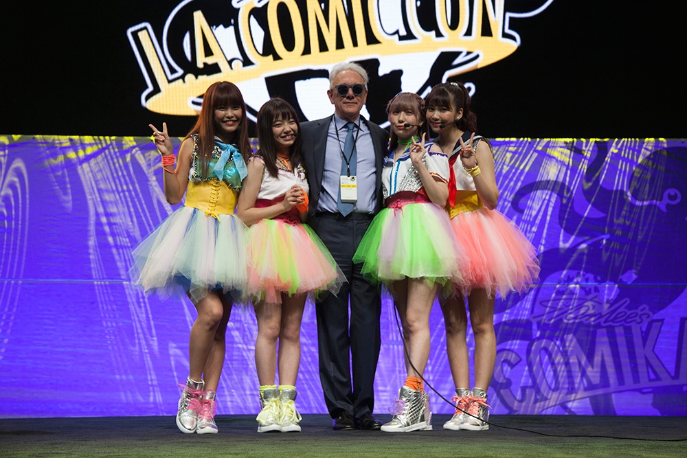 左から吉井香奈恵、村田寛奈、トレヴァー・ホーン、佐武宇綺、西脇彩華。