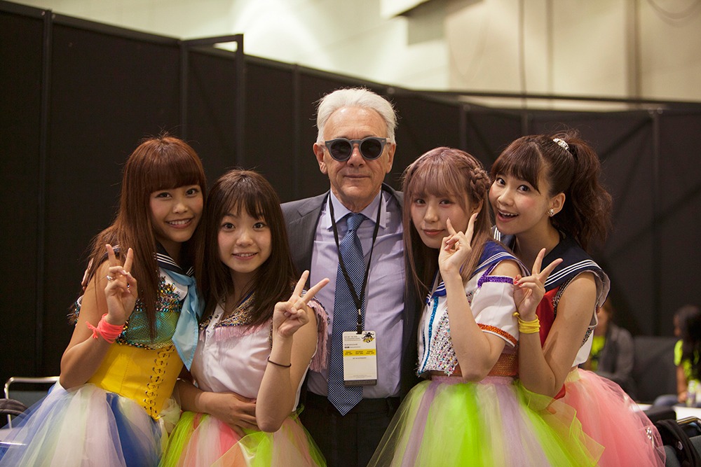 左から吉井香奈恵、村田寛奈、トレヴァー・ホーン、佐武宇綺、西脇彩華。