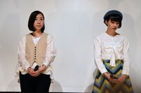 左からコトリンゴ、のん。