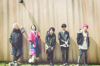 「ポエトリーエンジェル」の主題歌を担当するMrs. GREEN APPLE。