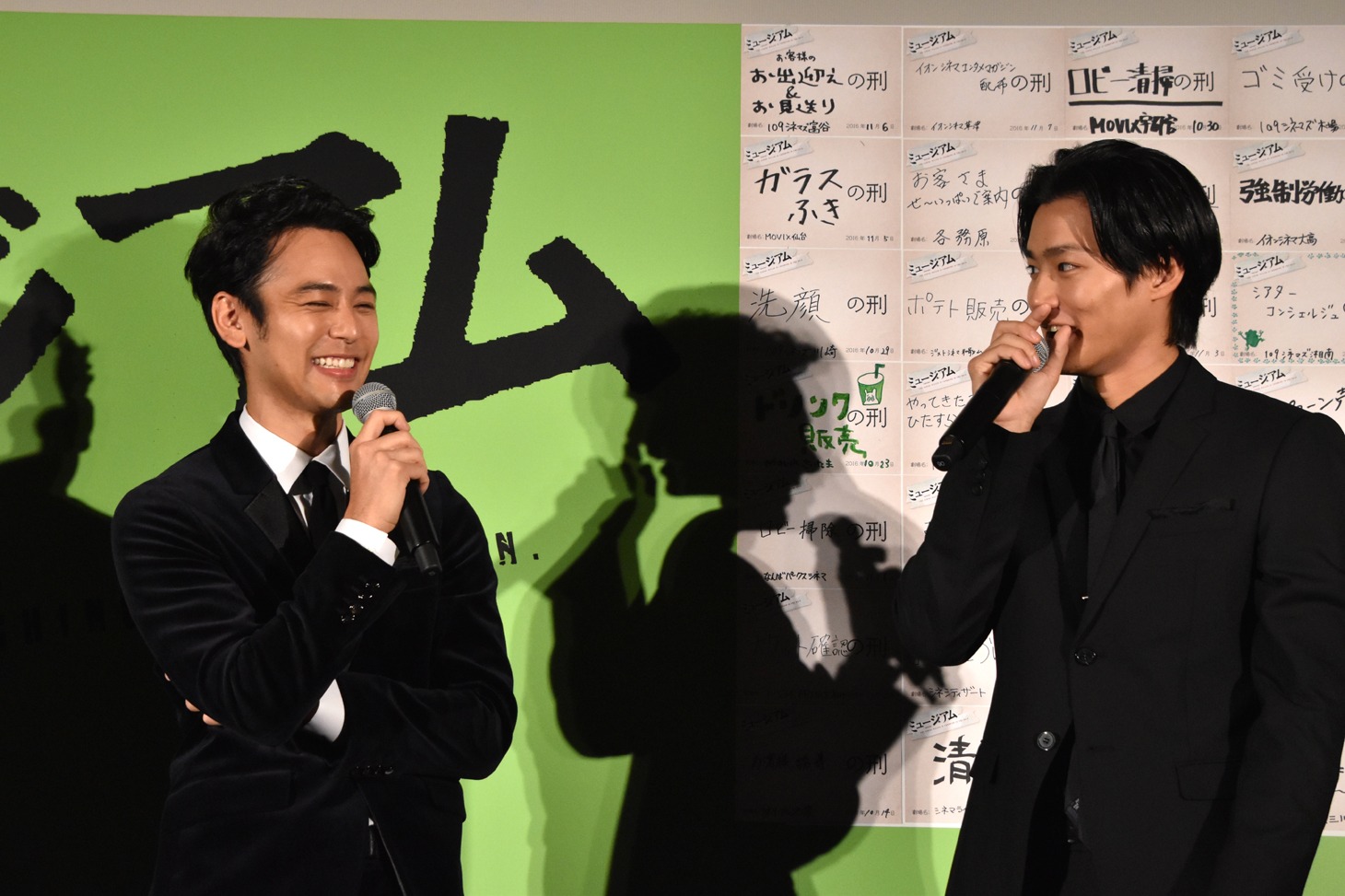「ミュージアム」初日舞台挨拶の様子。