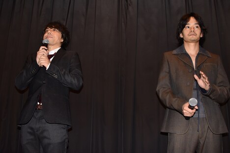 「裏切りの街」初日舞台挨拶の様子。