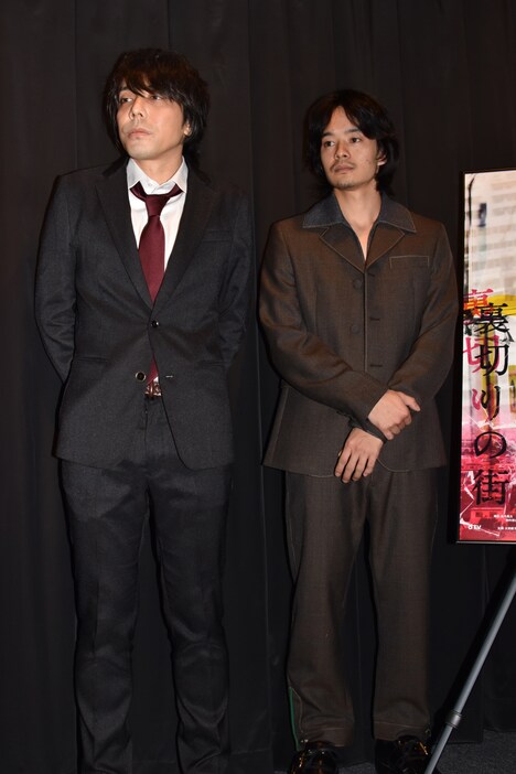 左から三浦大輔、池松壮亮。