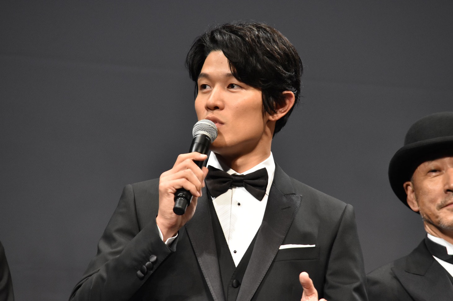 鈴木亮平