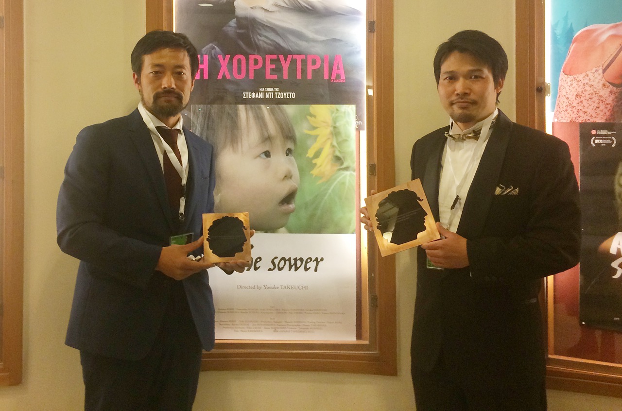 第57回テッサロニキ国際映画祭の様子。岸建太朗と（左）と竹内洋介（右）。