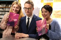 ファンとともに写真に収まるニコラス・ウィンディング・レフン。