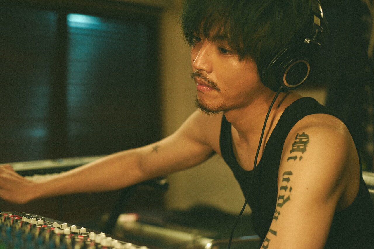 松坂桃李×菅田将暉「キセキ」場面写真8点公開、タンクトップや