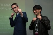 左からニコラス・ウィンディング・レフン、小島秀夫。