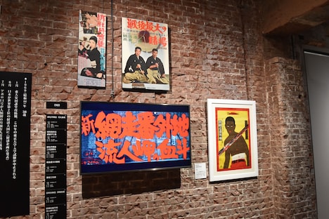 「追悼特別展 高倉健」展示の様子。