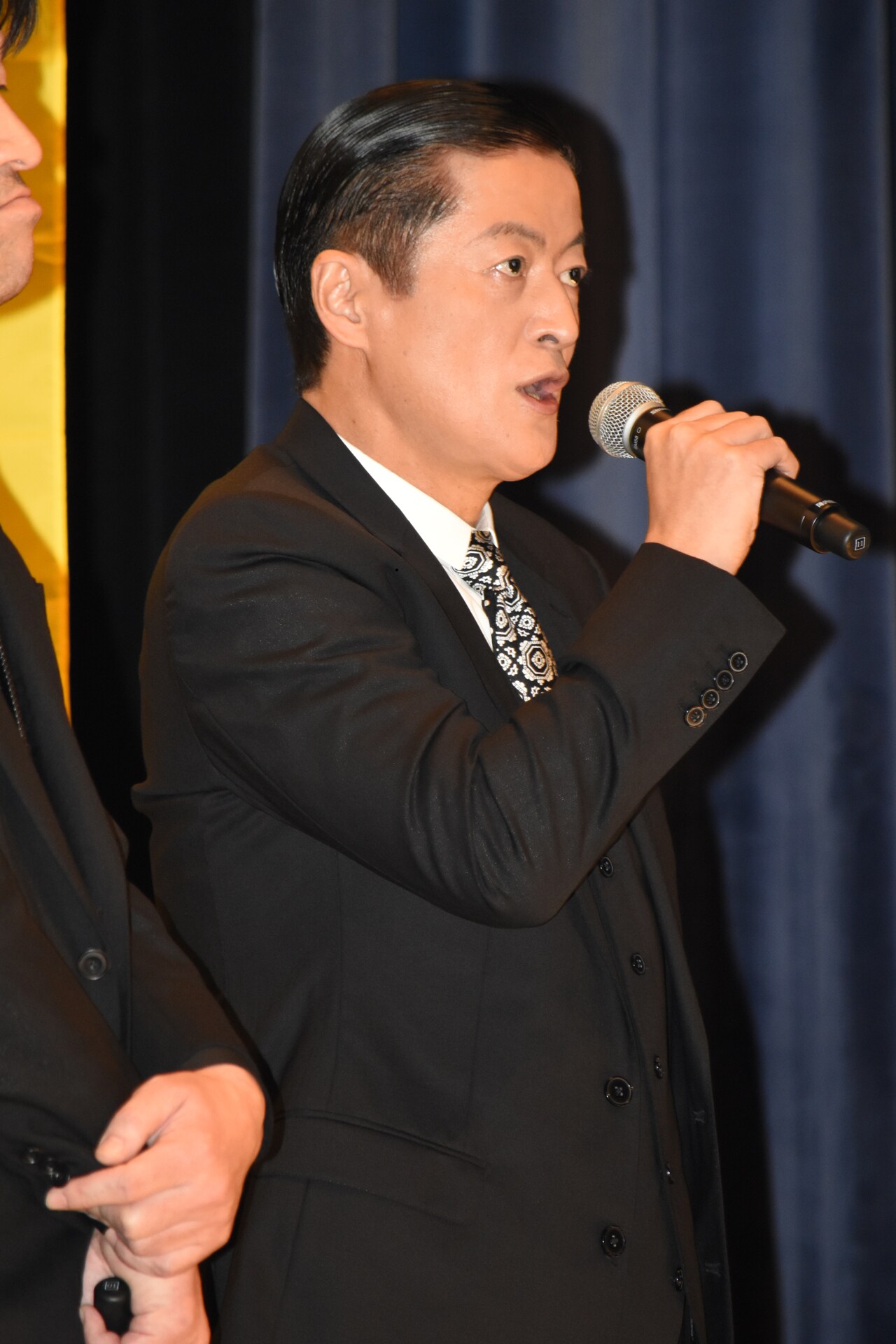 中井貴一と柳葉敏郎が「幸福のアリバイ」監督・陣内孝則を称賛 - 映画