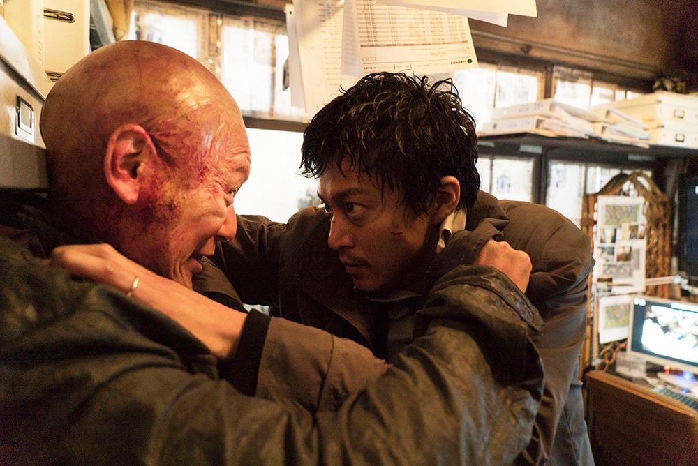 「ミュージアム」小栗旬と妻夫木聡の鬼気迫る激突カット公開