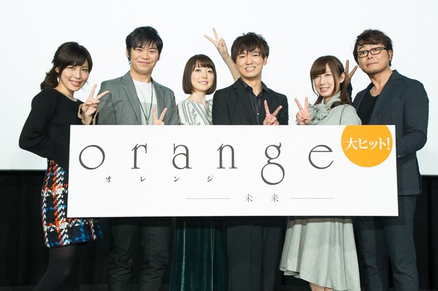 「映画『orange -未来-』」公開記念舞台挨拶にて、左から衣川里佳、古川慎、花澤香菜、山下誠一郎、高森奈津美、興津和幸。