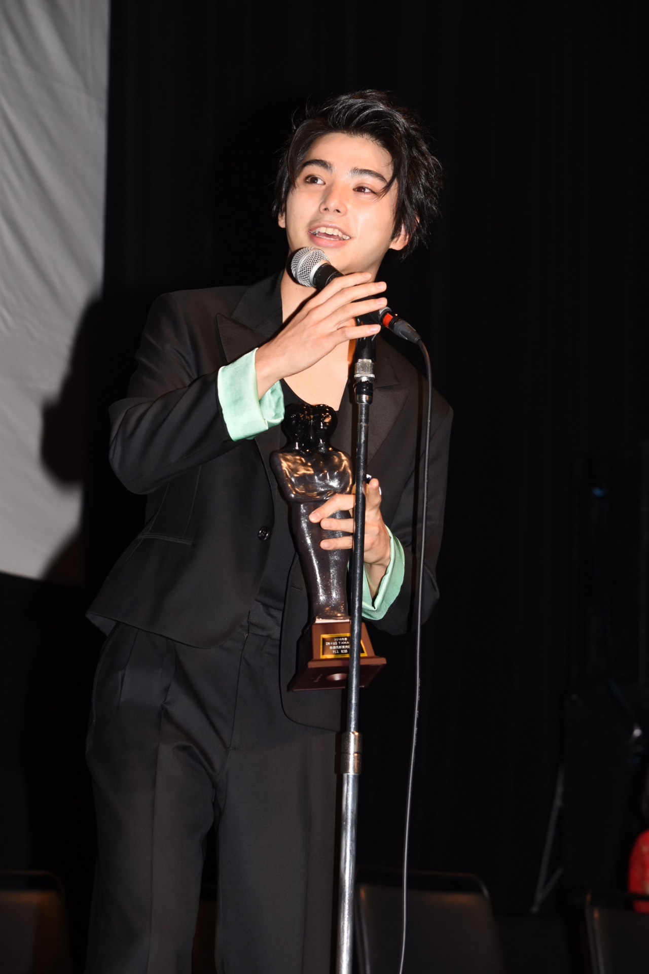 村上虹郎