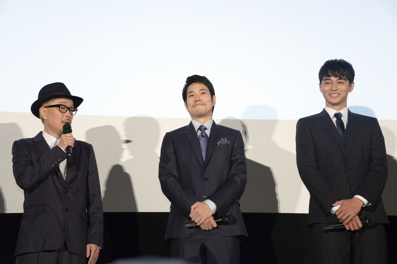 左からリリー・フランキー、松山ケンイチ、東出昌大。