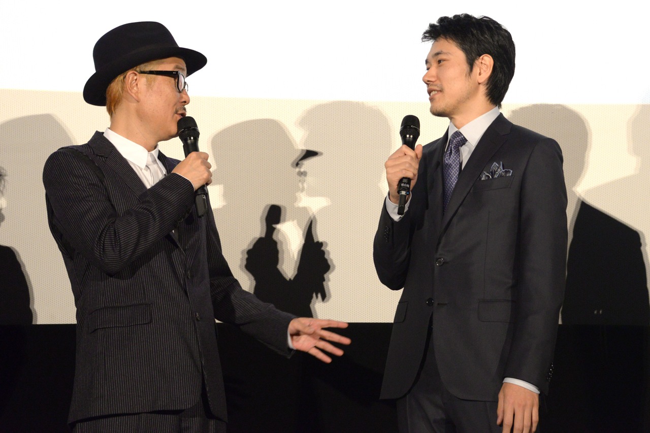 増量していた頃の松山ケンイチ（右）の体型を懐かしがるリリー・フランキー（左）。