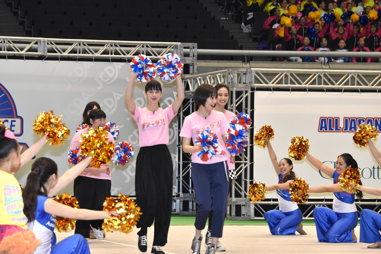 「チア☆ダン～女子高生がチアダンスで全米制覇しちゃったホントの話～」のキャストたち。