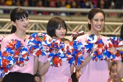 左から中条あやみ、広瀬すず、山崎紘菜。