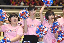 左から富田望生、中条あやみ、広瀬すず。