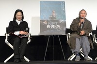 第17回東京フィルメックスのQ&Aの様子。キム・ギドク（右）とフェスティバルディレクター・林加奈子（左）。