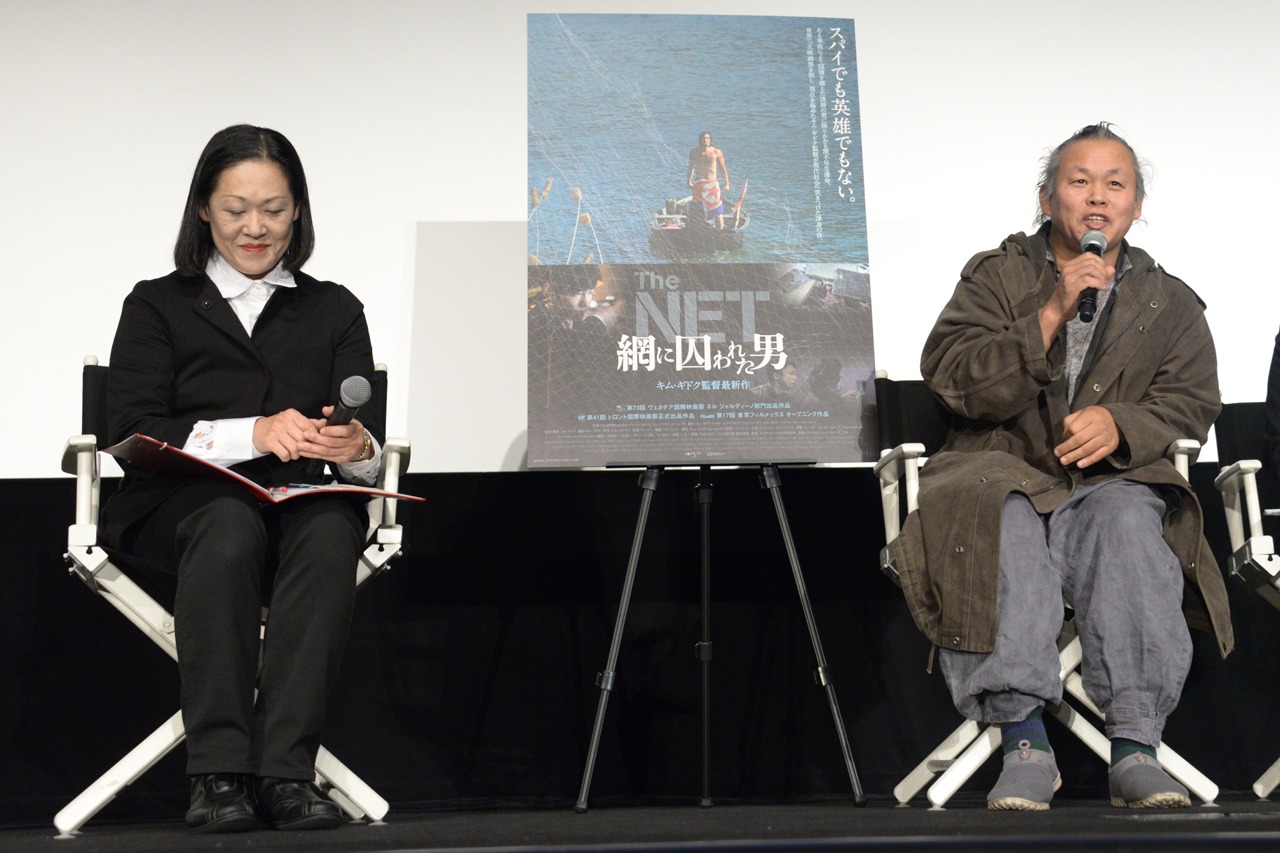 第17回東京フィルメックスのQ&Aの様子。キム・ギドク（右）とフェスティバルディレクター・林加奈子（左）。