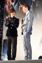 左からDAIGO、エディ・レッドメイン。