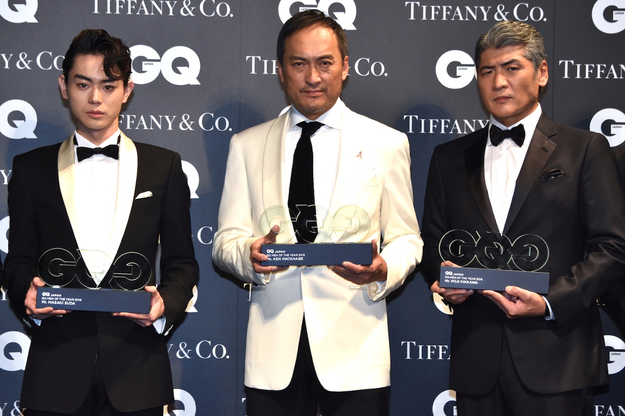 「GQ MEN OF THE YEAR 2016」授賞式の様子。左から菅田将暉、渡辺謙、吉川晃司。