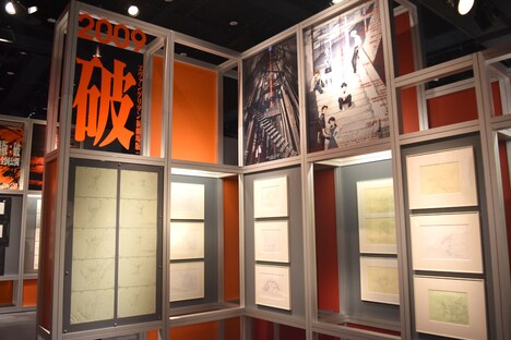 「株式会社カラー10周年記念展 ～過去（これまで）のエヴァと、未来（これから）のエヴァ。そして現在（いま）のスタジオカラー。～」展示の様子。(c)カラー