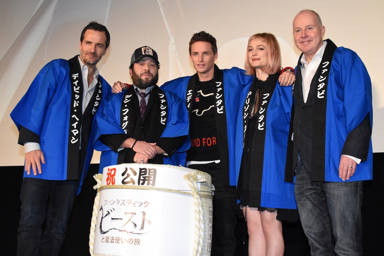 「ファンタビ」エディ・レッドメインが法被を着て鏡開き体験「一生忘れません」