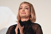 感極まり涙ぐむアリソン・スドル。