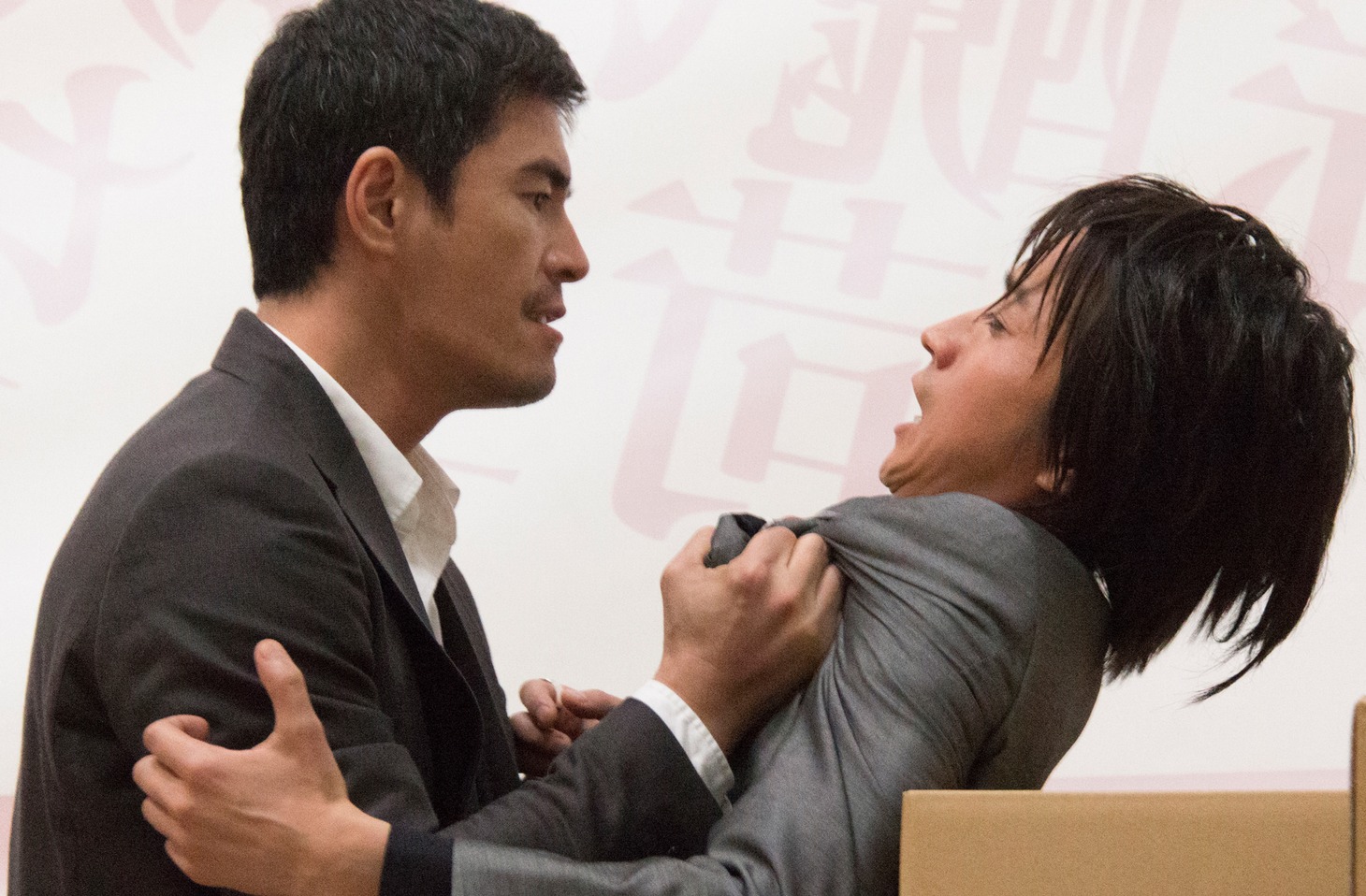 映画「22年目の告白ー私が殺人犯ですー」より。