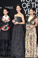 左から高畑充希、木村佳乃、安藤サクラ。