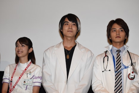 左から松田るか、松本享恭、瀬戸利樹。