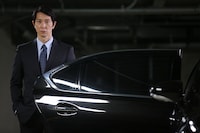 「美しい星」より、佐々木蔵之介演じる黒木克己。