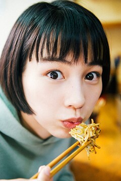 この世界の片隅に のんが広島 呉市を巡る写真集発売 映画ナタリー