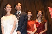左から芦那すみれ、板尾創路、岡村いずみ、風祭ゆき。