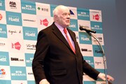 トニー・レインズ