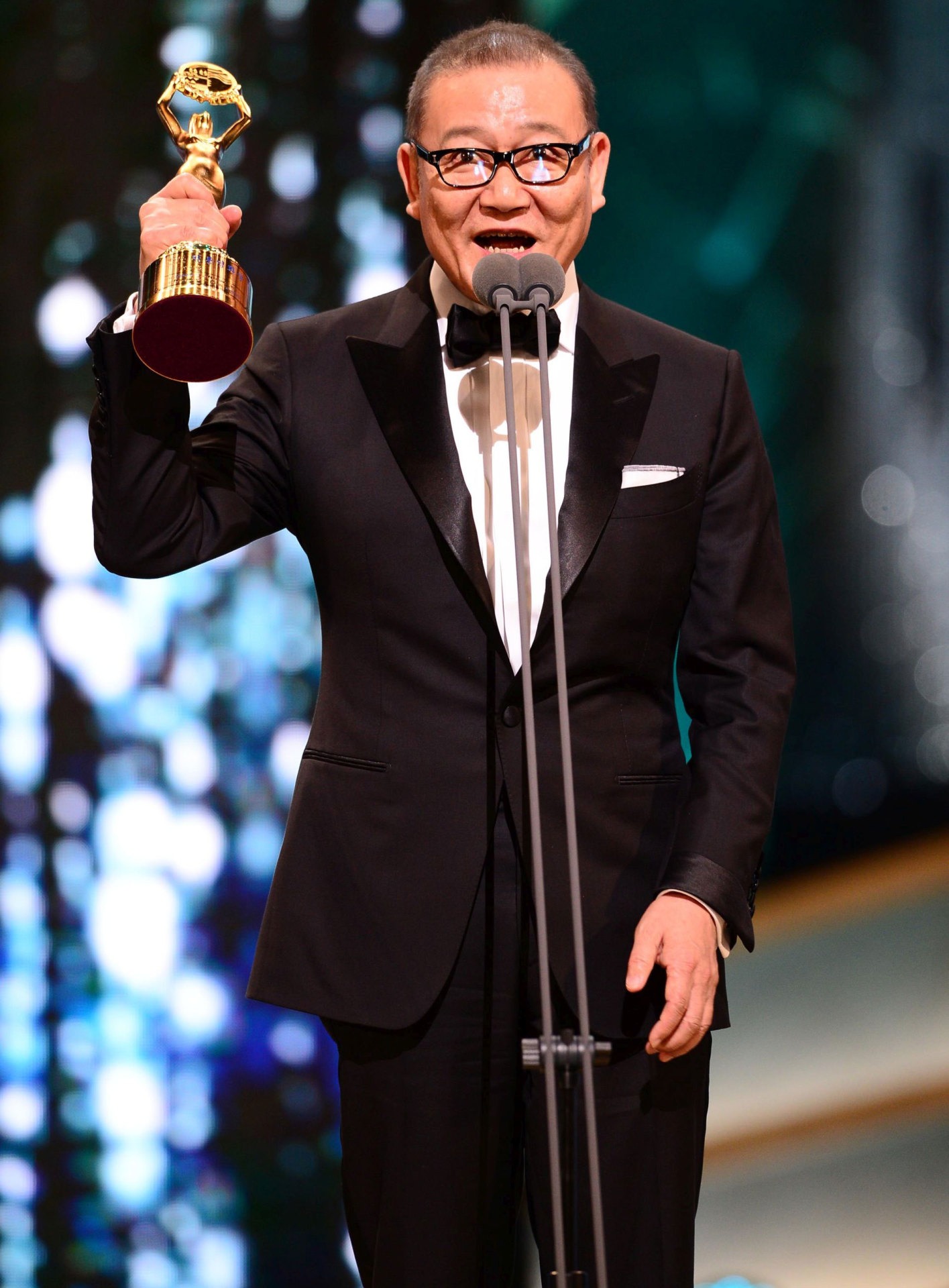 青龍映画賞でスピーチする國村隼。